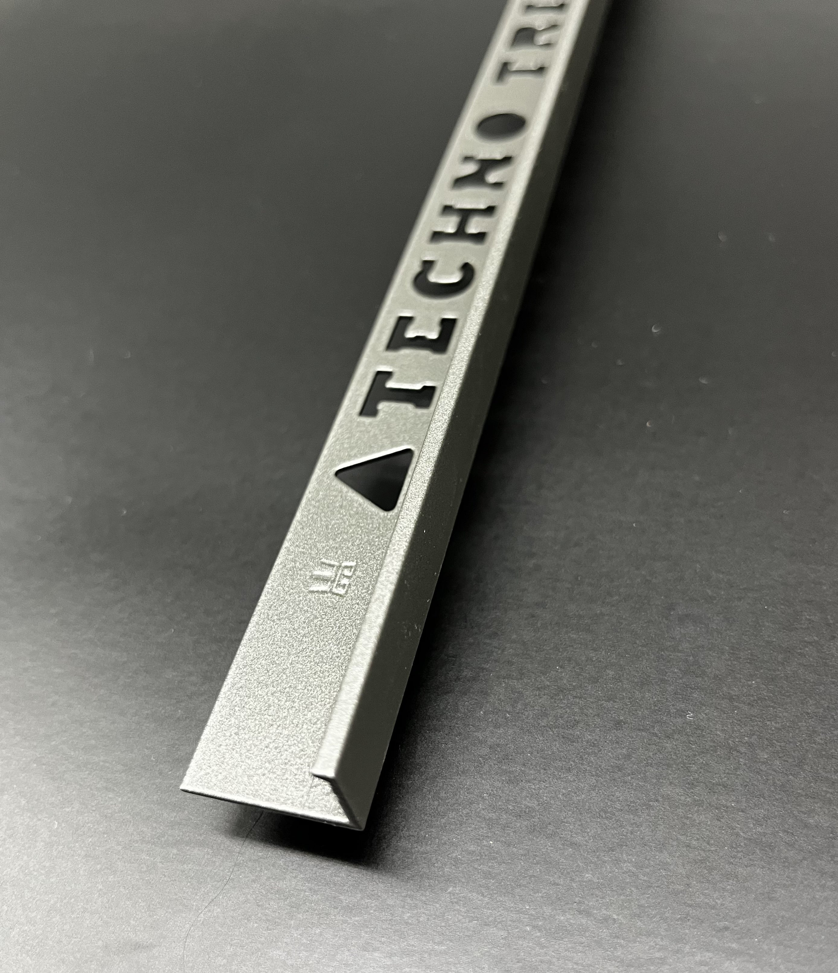Gunmetal Techno Trim LA (2.5m)